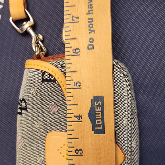 Pair of Pre-owned Dooney and Bourke Ex Large Dust Cover & Wristlet. - Picture 4 of 5